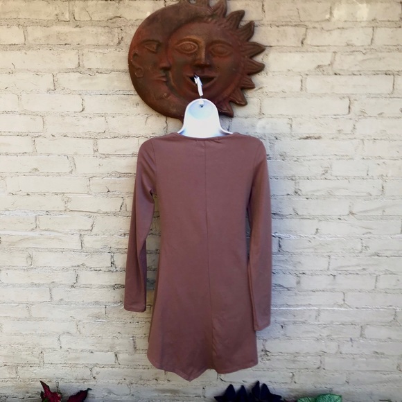 Elegant Basic and Simple V-Neck Dress or T… - Picture 5 of 9